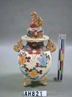 藏品(彩繪帶蓋三足壺)的圖片